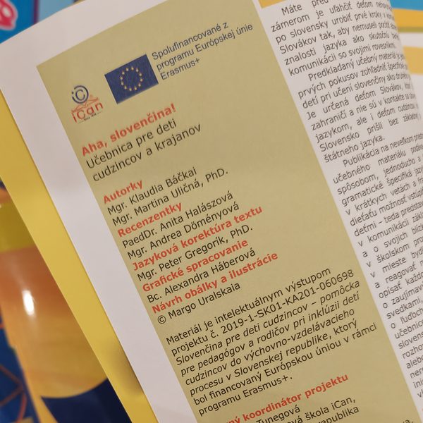 Учебник словацкого языка «Aha, slovenčina!» с выходными данными: графическое оформление — Александра Габерова
